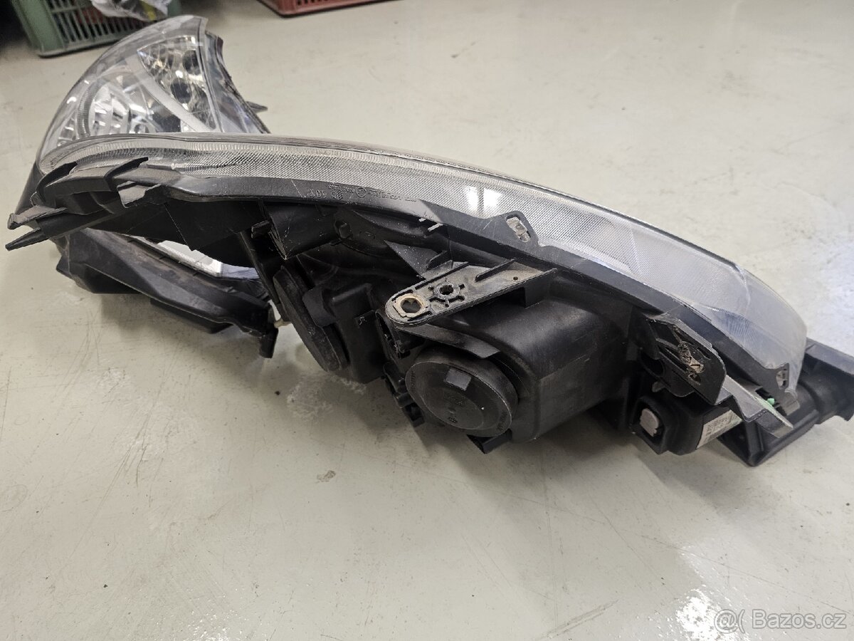 Predni svetla Renault clio 3 - 4