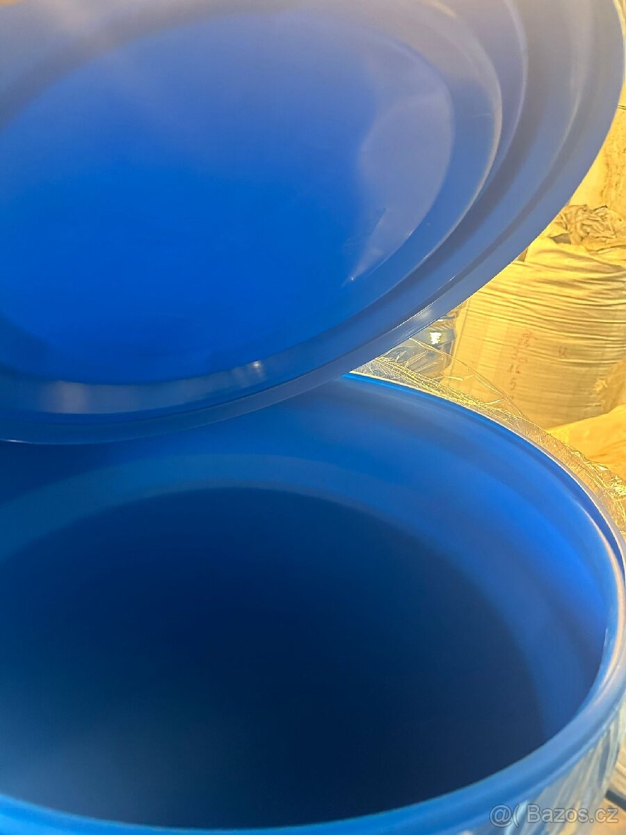 Plastové sudy/ bečky- 114 L s víkem a sponou. - 4