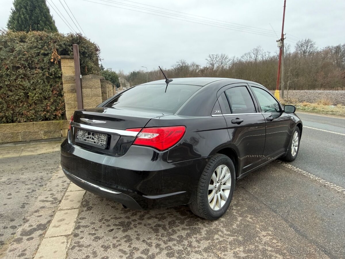 Chrysler 200 2,4L DOHC VVT Touring 2012 - 4