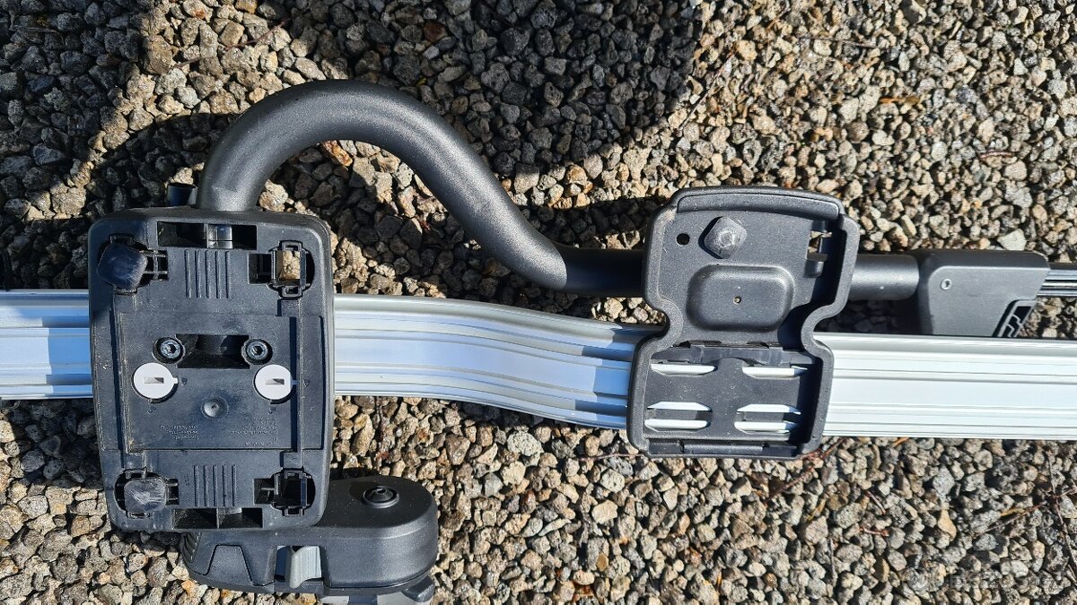 Nosiče kol Thule 598 - 4