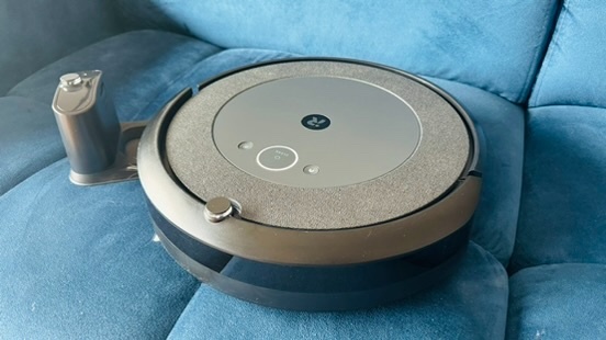Robotický vysavač iRobot i3 Dark s inteligentním mapováním - 4