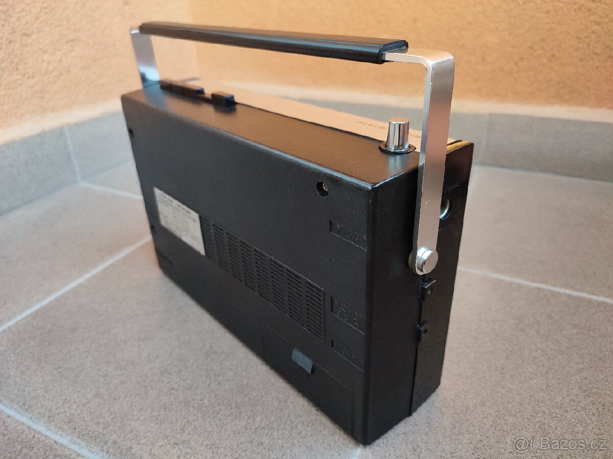 11 TRANSISTOR RADIO FM-AM HITACHI KH-1108H,SOLID STATE. - 4