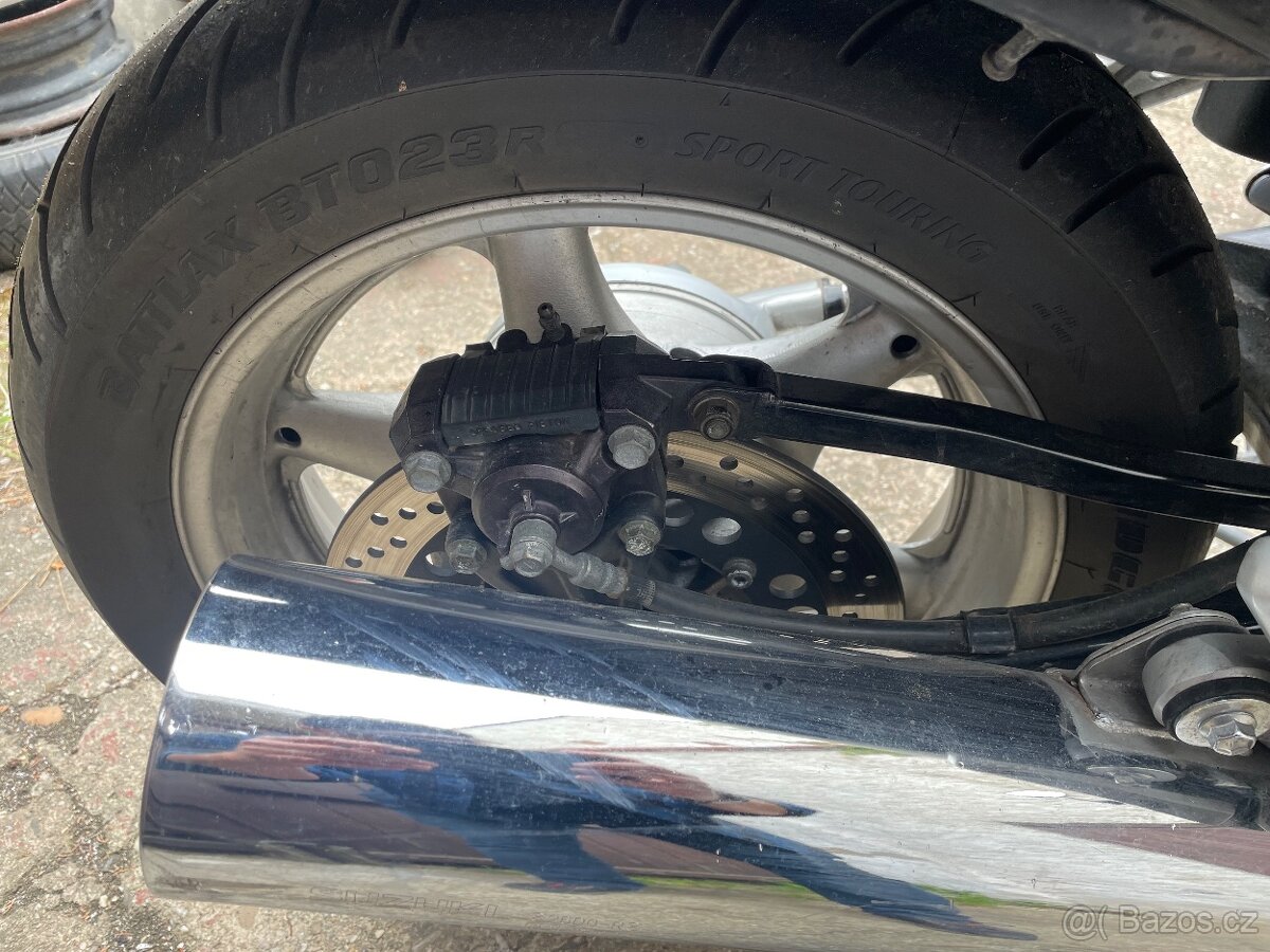 Suzuki GSX 1100G - 4