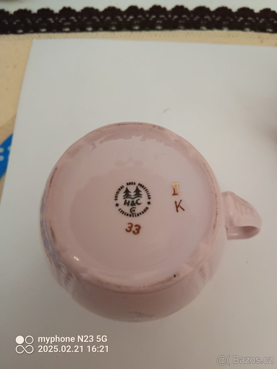 Retro růžové hrnky malovane buclaky - 4