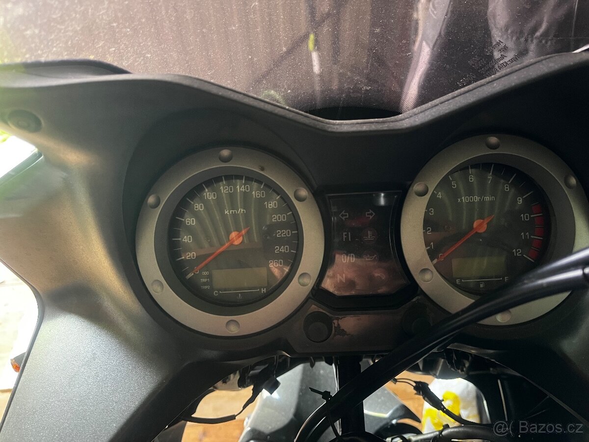 Suzuki VStrom 1000 - 4