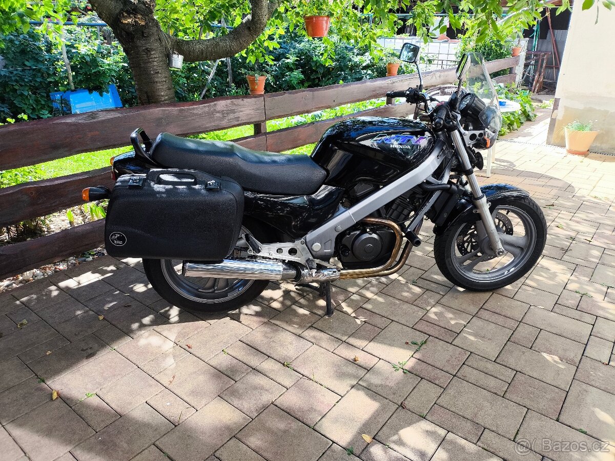 Honda NTV Revere 650 - 4