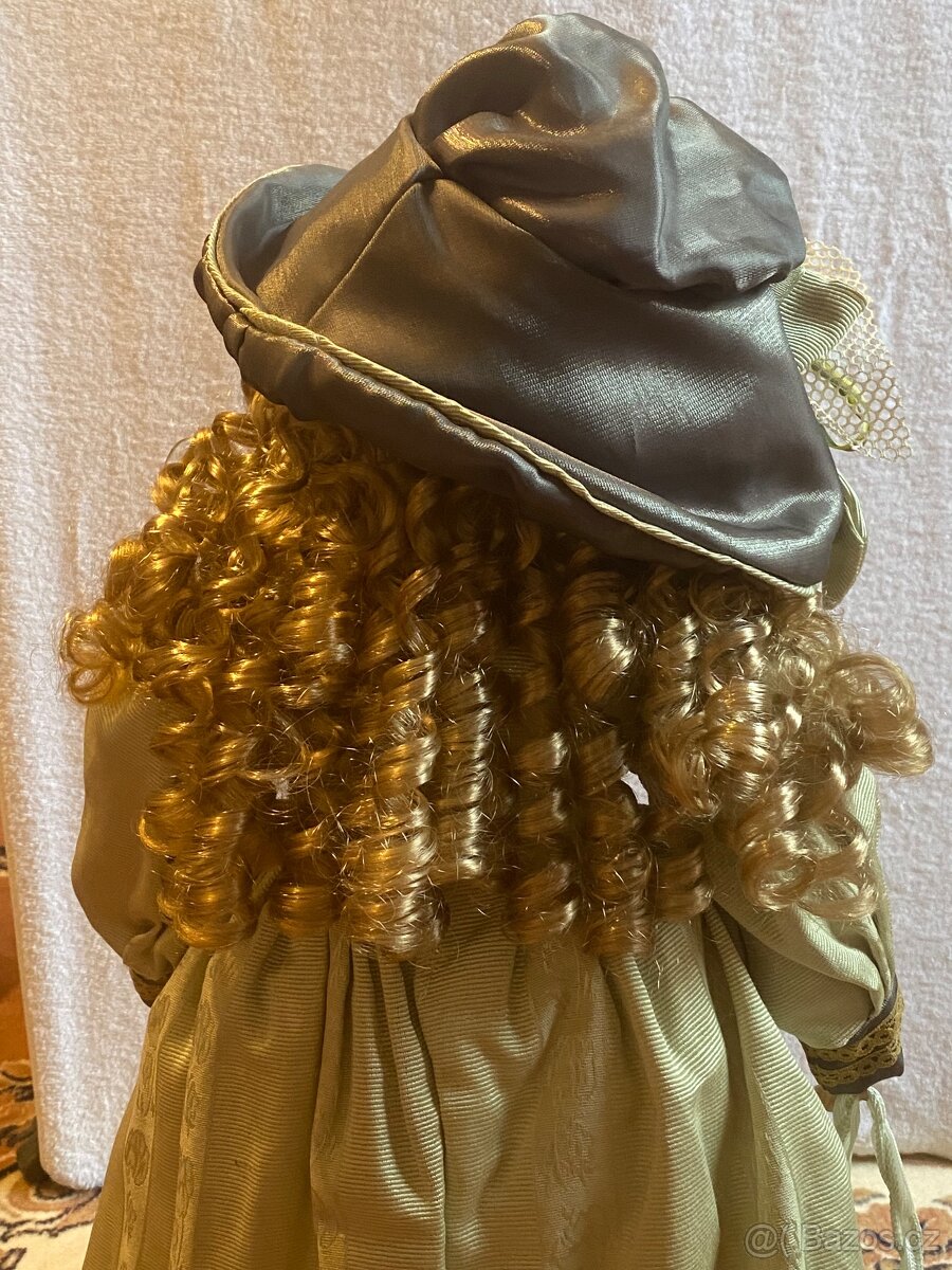 Panenka porcelánová výška 62 cm - 4