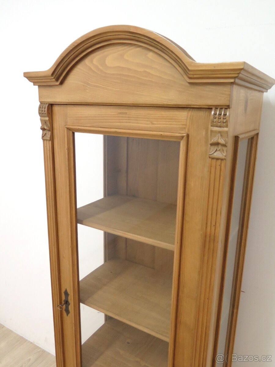 Vitrína ze smrkového masivu - 4