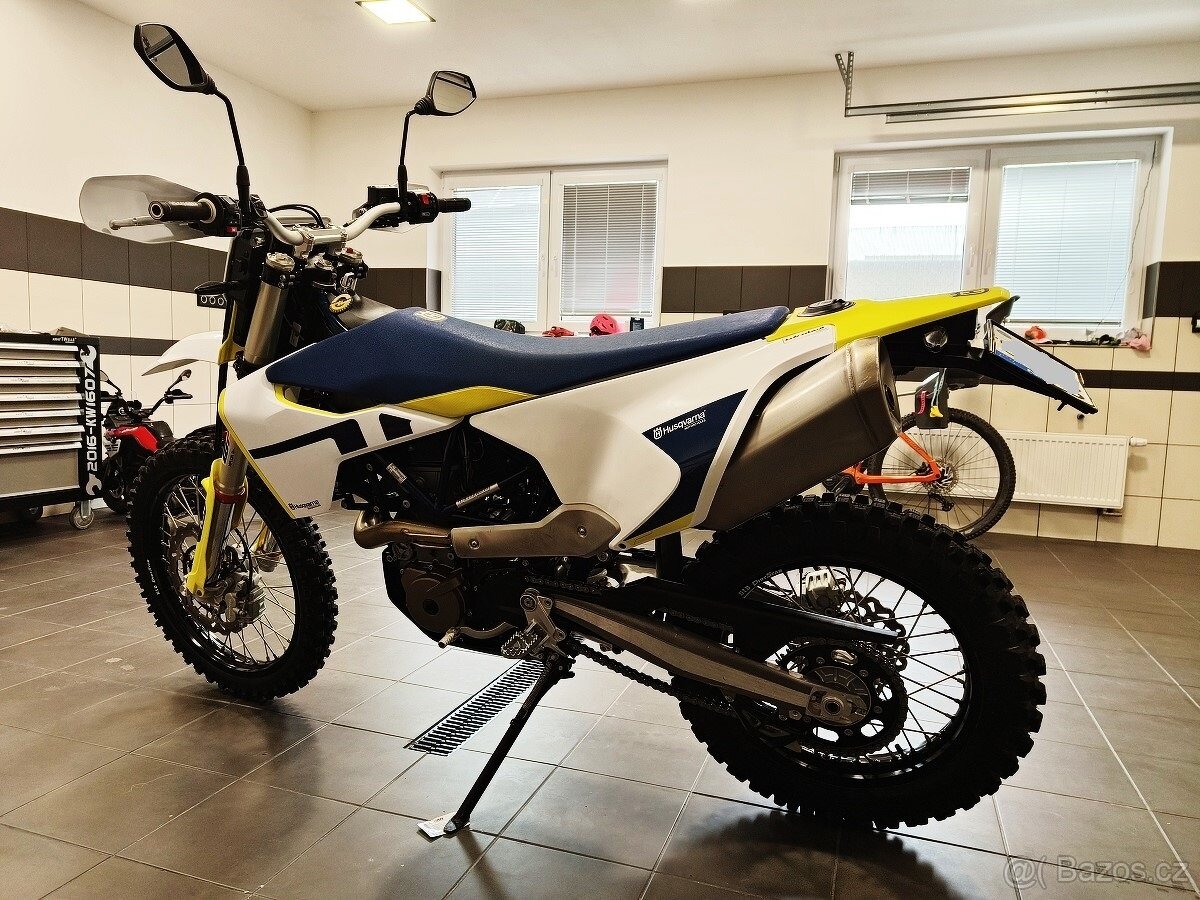 Husqvarna 701 Enduro - Najeto jen 3400 Km - Velmi pěkný stav