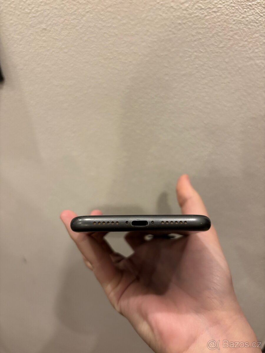 Apple iPhone 11 64 GB - 4