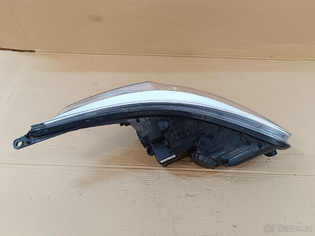 Kia Ceed levý přední světlomet - 4