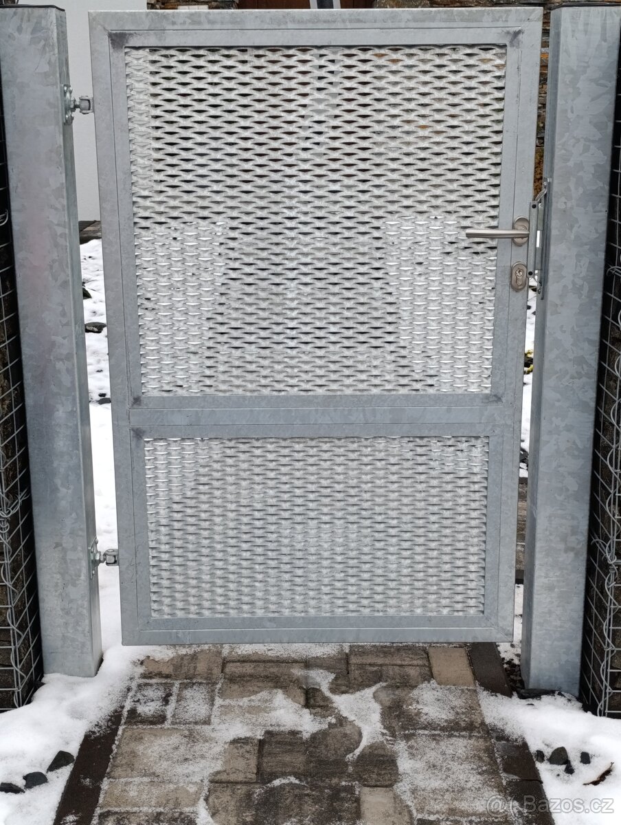 PRODÁM VCHODOVOU BRANKU A PLOTOVÉ POLE - 4