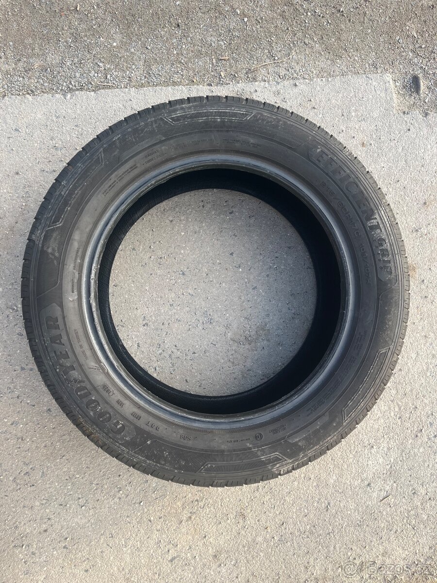 Pneu 215/60/17 C - 4