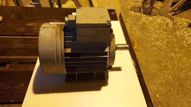 Elektromotor 550W, 910 otáček - 4