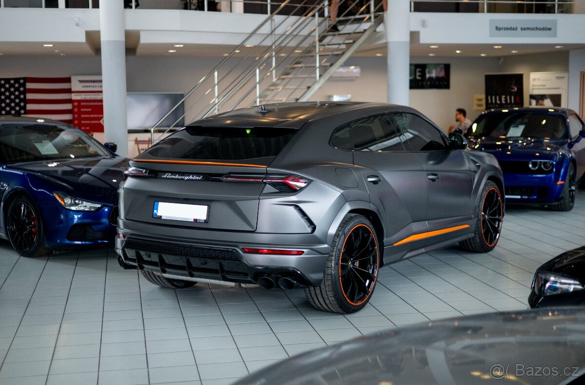 Lamborghini Urus Standard - 4