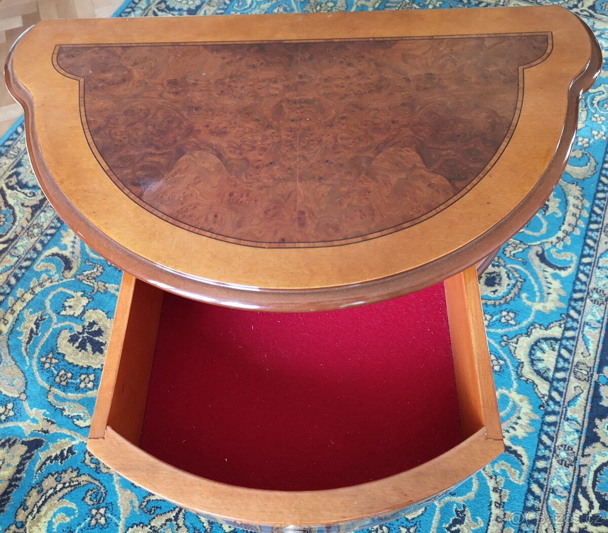 Polokruhový odkládací stolek - 4