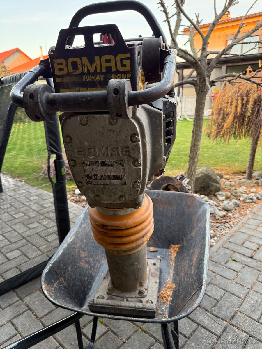 Vibrační pěch Bomag 65/4 po servise - 4