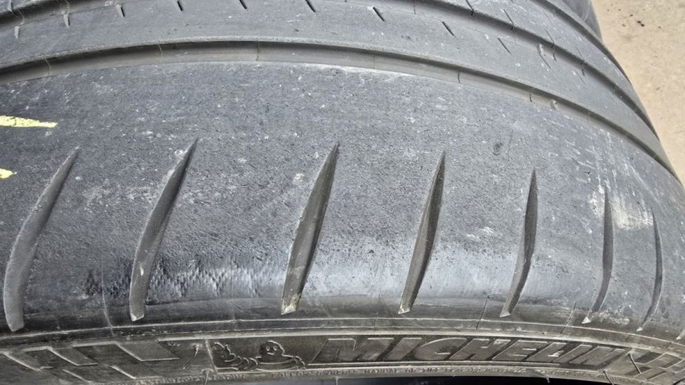 Letní pneu 245/35/20 Michelin - 4