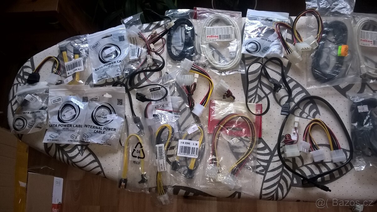 Konvolut kabelů k PC, USB SATA Molex adt - 4