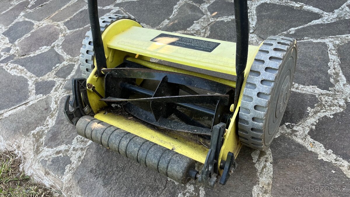 Rotační vřetenová sekačka na trávu - 4