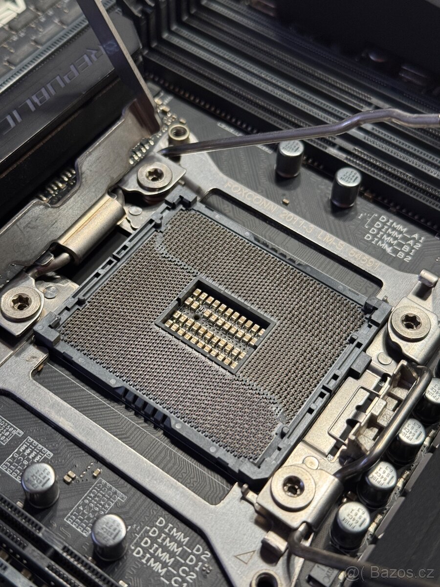 ASUS Rampage V Edition 10 LGA 2011-3 + Intel Core i7-5820K - 4