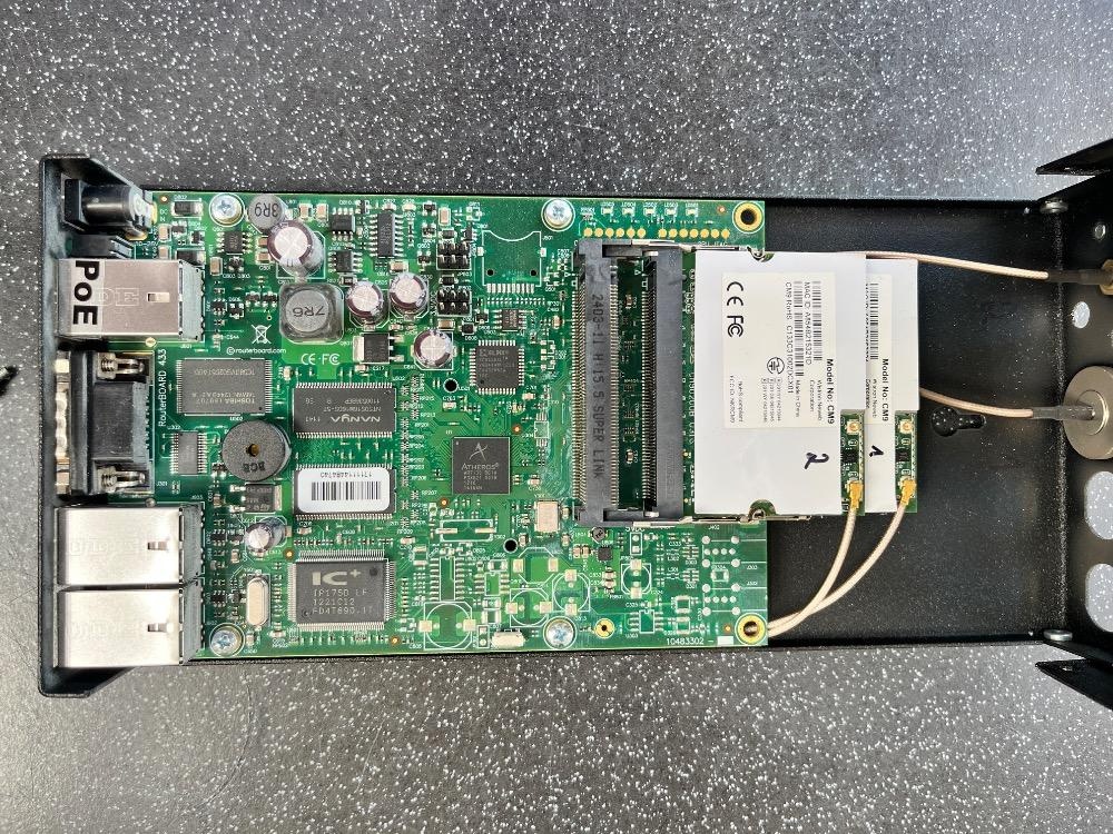 Mikrotik RB433UAH + SMĚROVÁ ENTÉNA + PRUTOVÁ ENTÉNA - 4