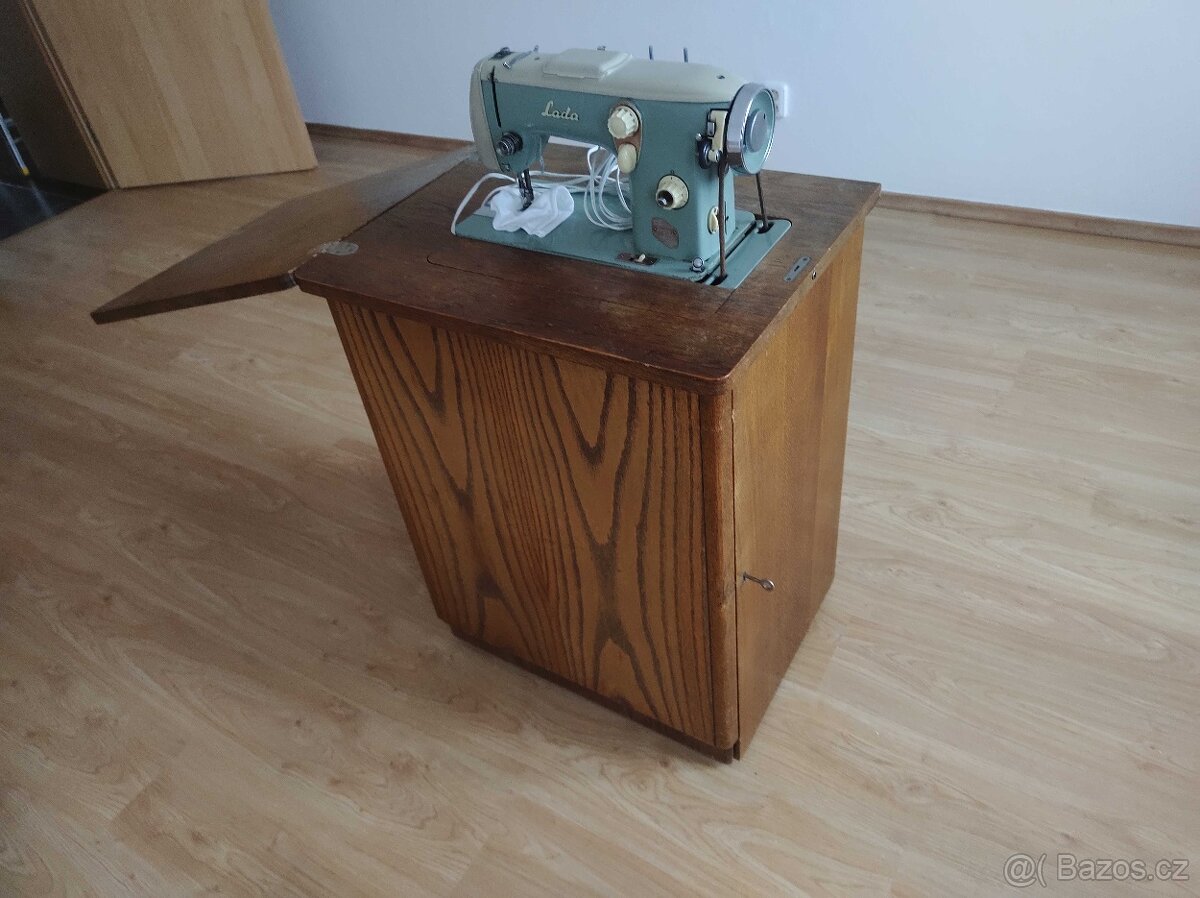 Šicí stroj Lada skříňový - 4
