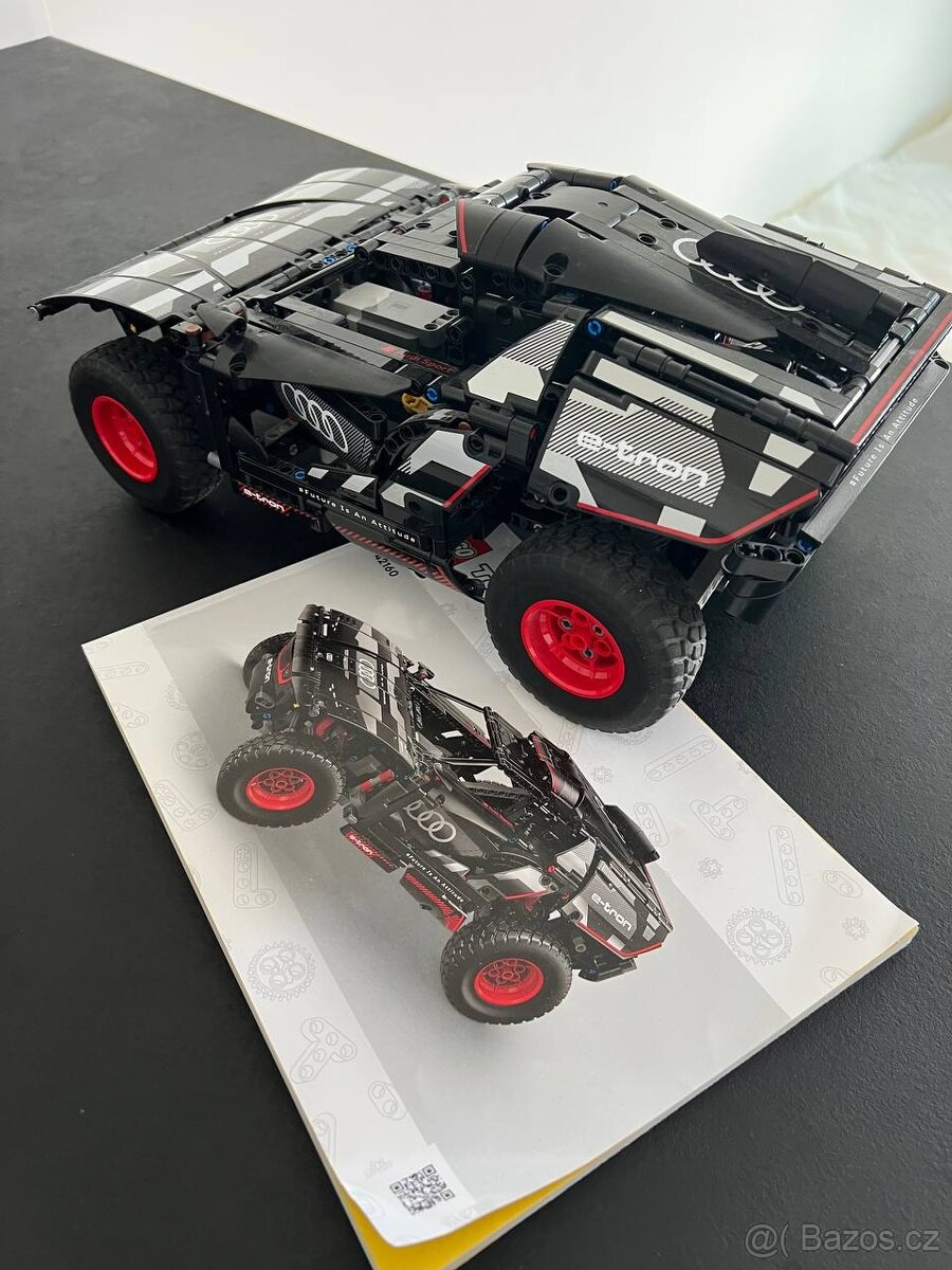 LEGO Technic 42160 Audi RS Q e-tron - 4