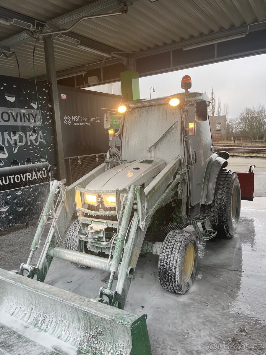 John Deere 4052R - 4