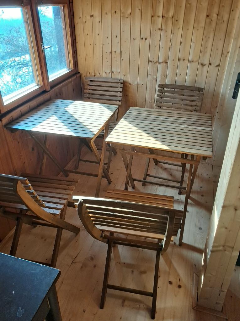 zahradní nábytek 4 židle a 2 stoly - 4