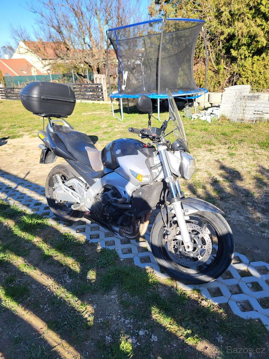 Suzuki GSR - 600 - 4
