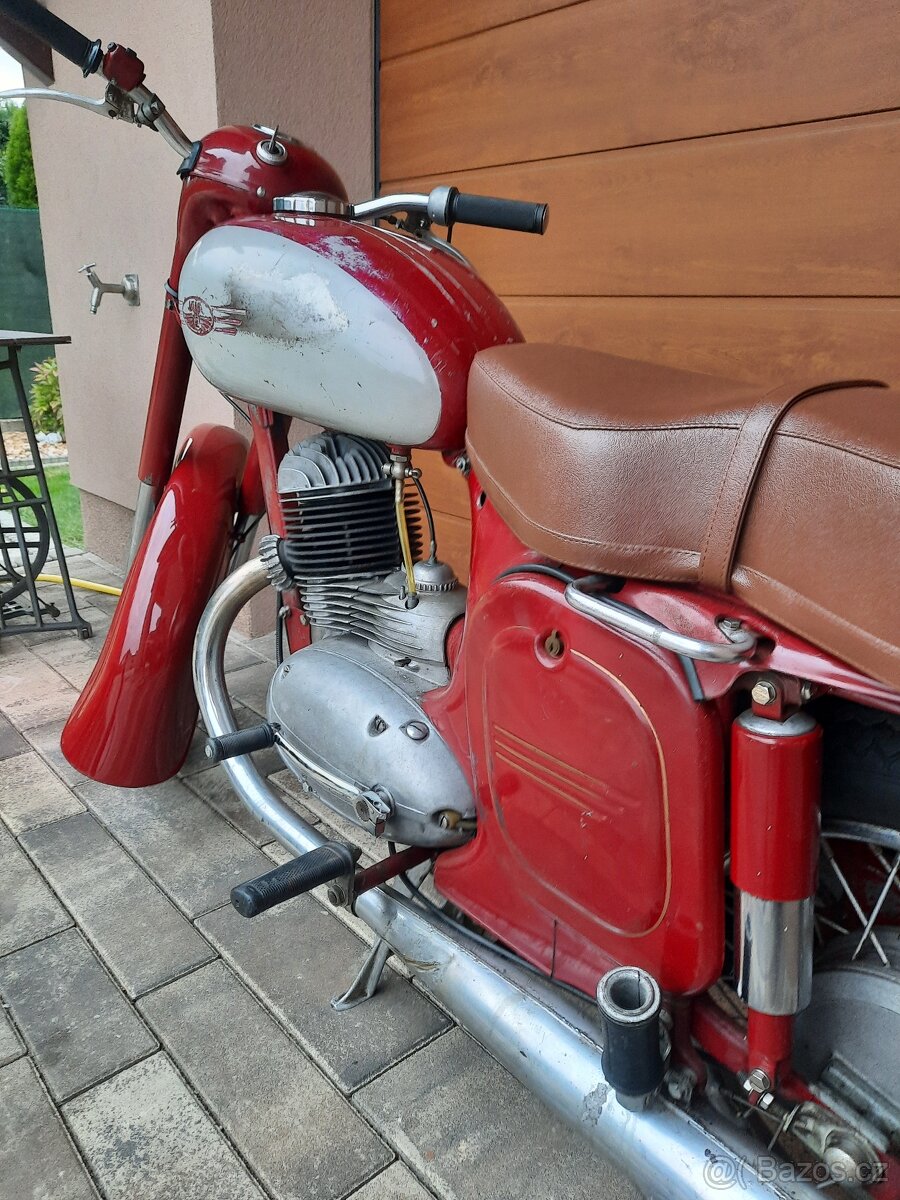 Jawa 250 - 4