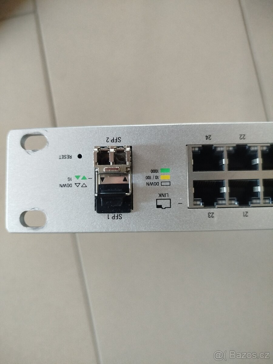 UniFi SWITCH-24 500W - 4