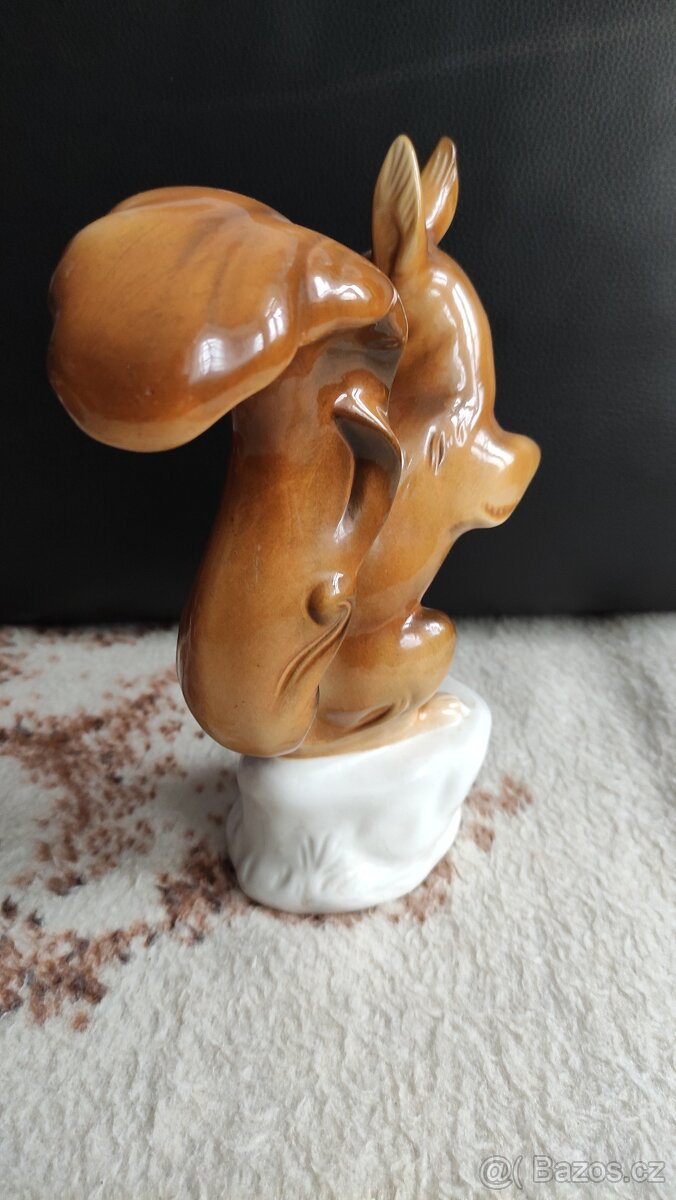 Socha. soška, figurka - veverka Royal Dux - 4