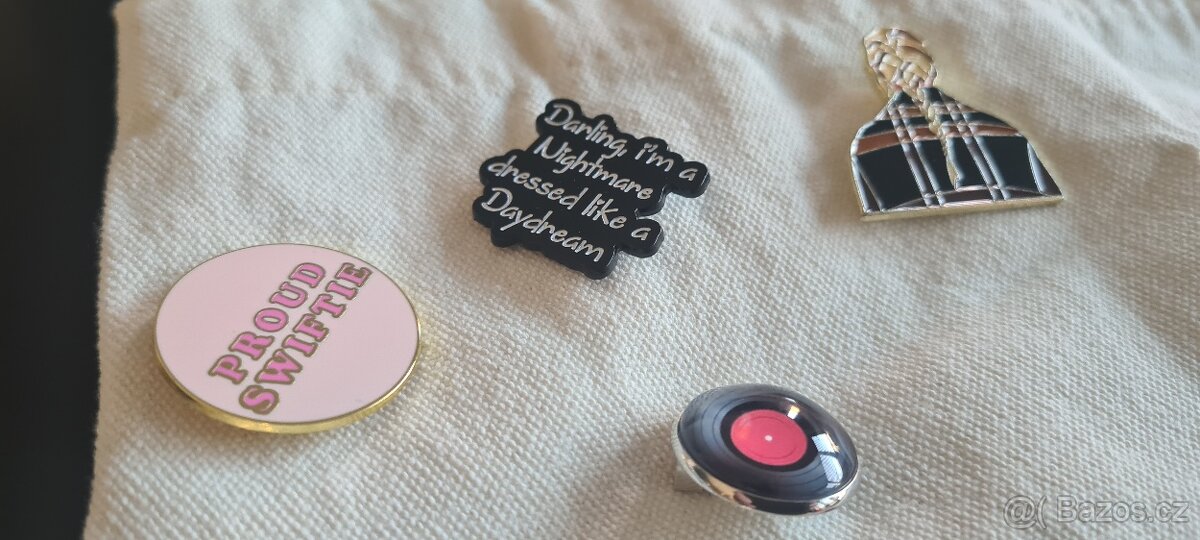 618 Taylor Swift - 2x taška + odznaky + náramky - 4