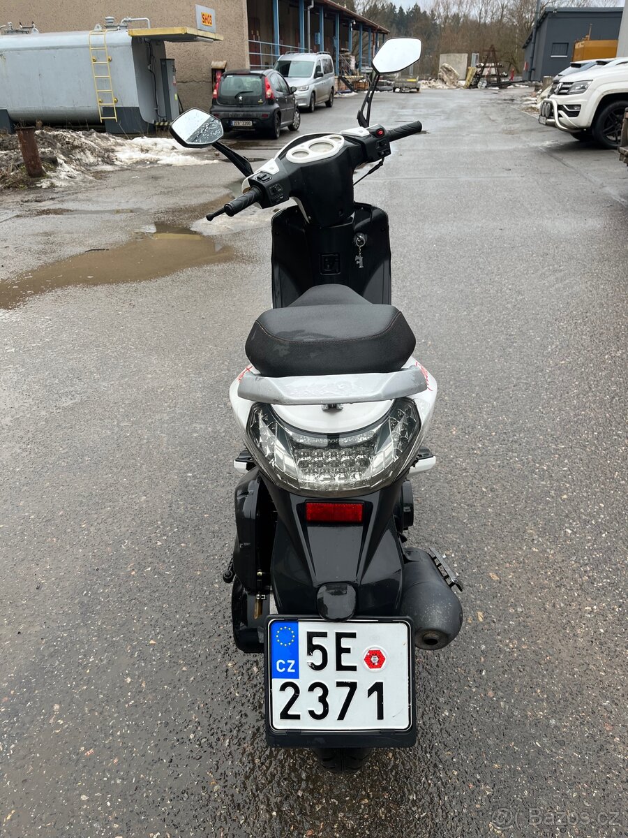 Skútr LONGJIA TREVIS 125 - 4