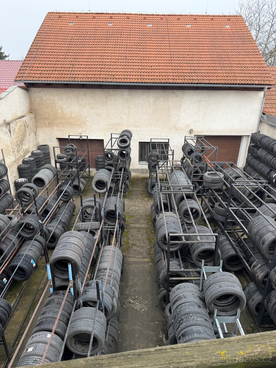Plechové disky s použitýma pneu. - 4