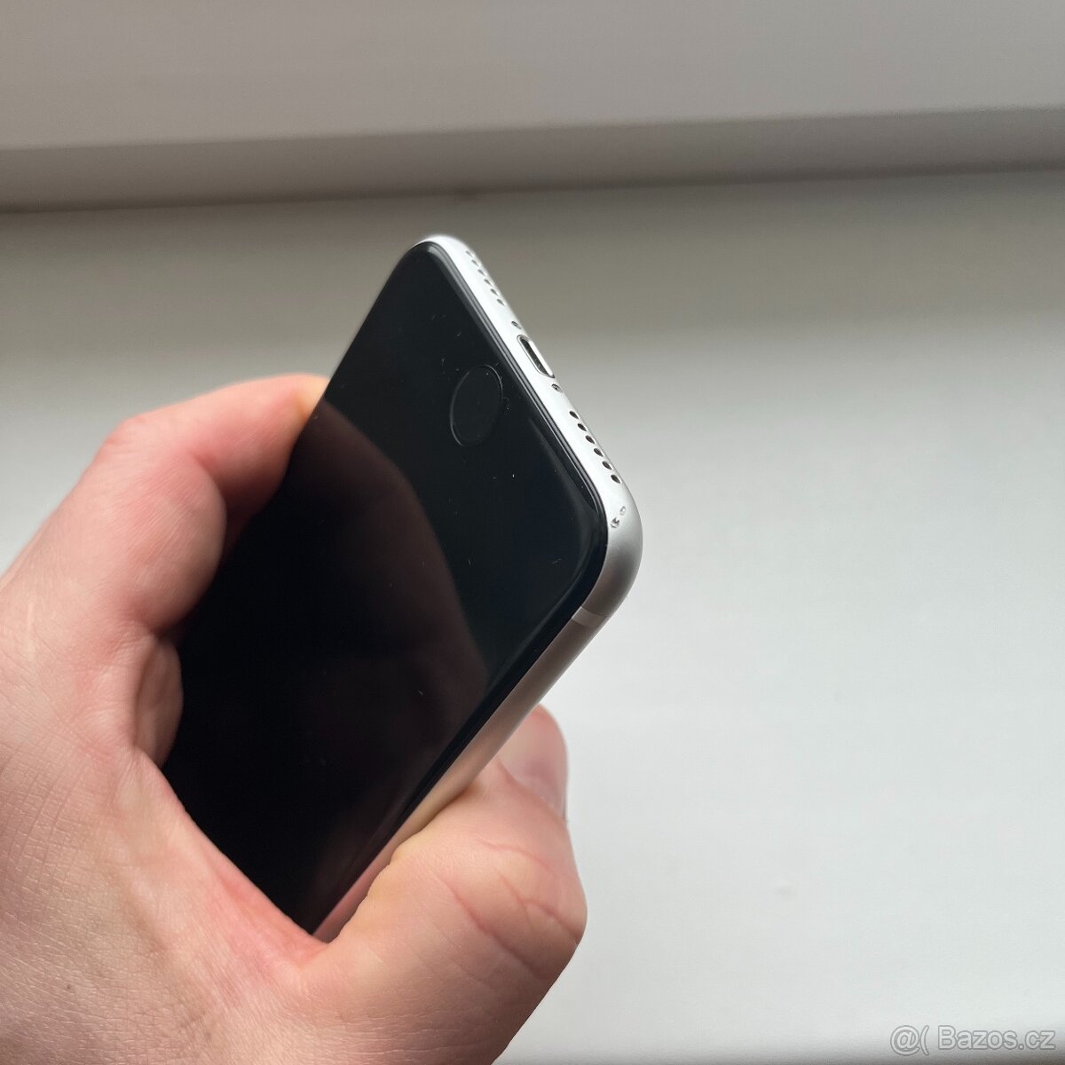 Apple iPhone SE 2022 64GB bílý - 4