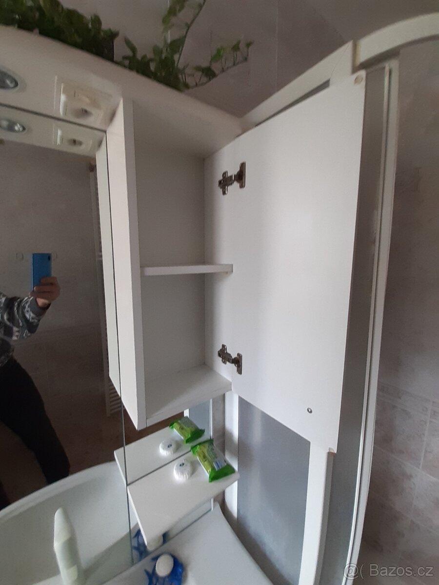 Koupelnová skříňka s umyvadlem, zrcadlem, světlem - 4