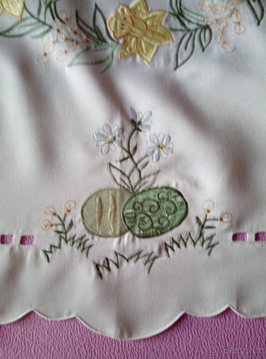 Prodám krásný velikonoční ubrus vel. 84x84 cm - 4