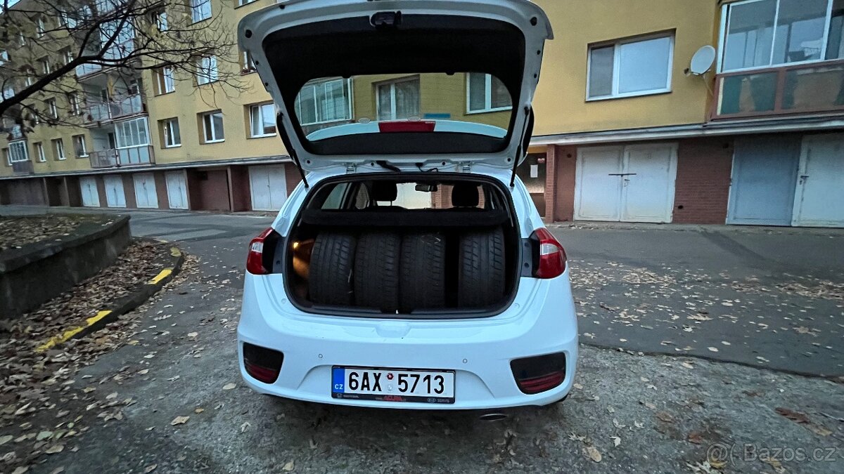 Prodej auta Kia Ceed II 1.4 TOP - 4