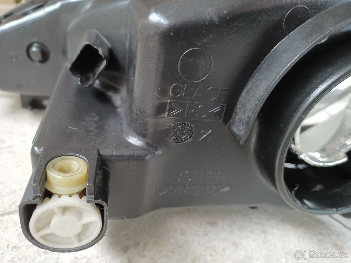 Peugeot 206 pravé přední světlo original Valeo - 4