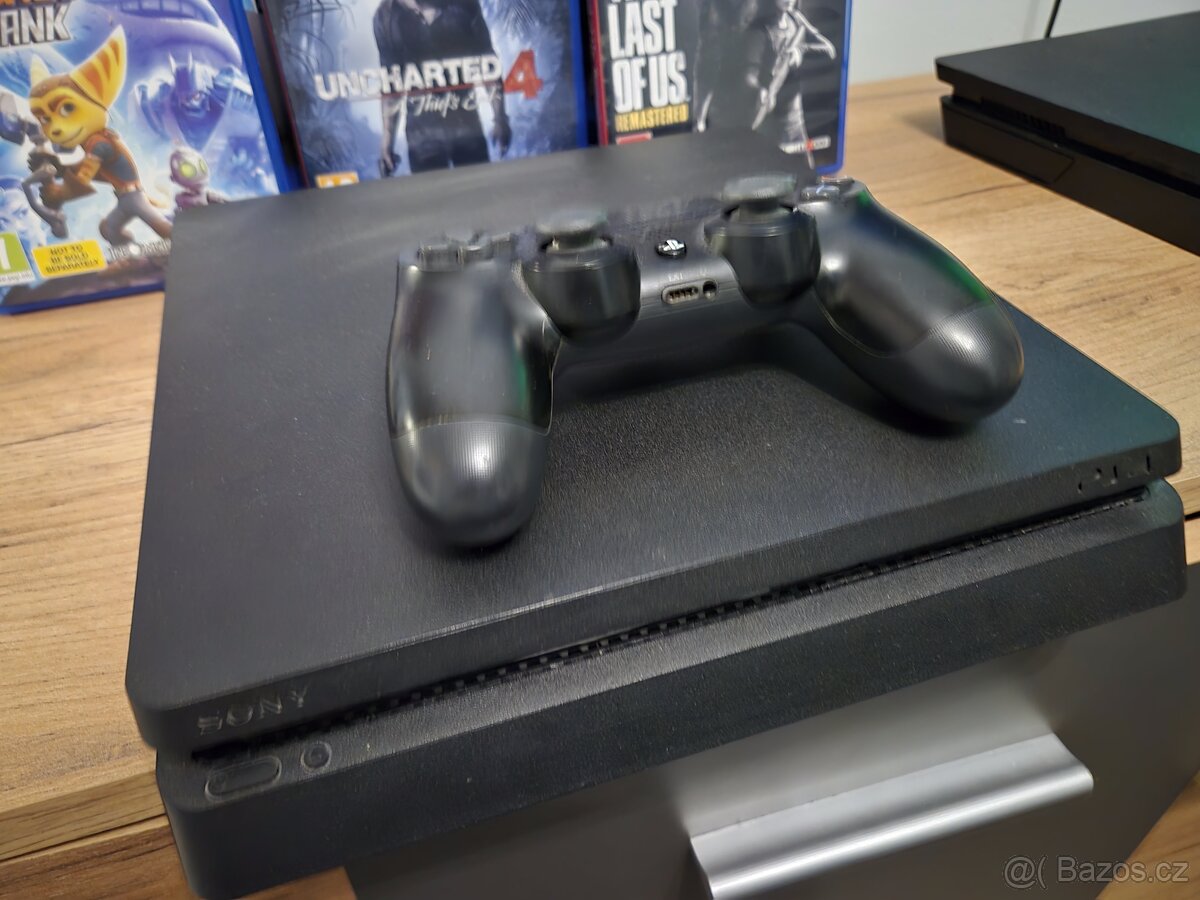 Playstation 4 slim - 4