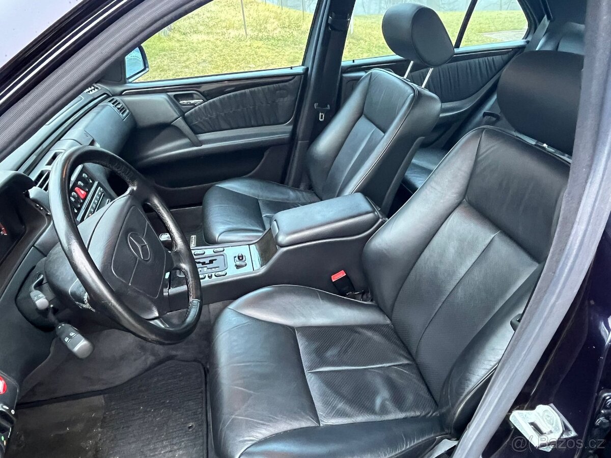 Mercedes E280 4-Matic nájezd 124 t. Km - 4