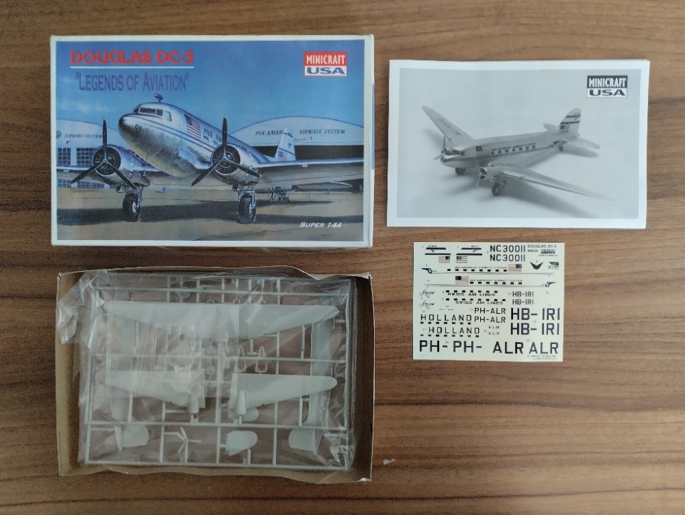 Modely letadel , dopraváky,plastové stavebnice. - 4