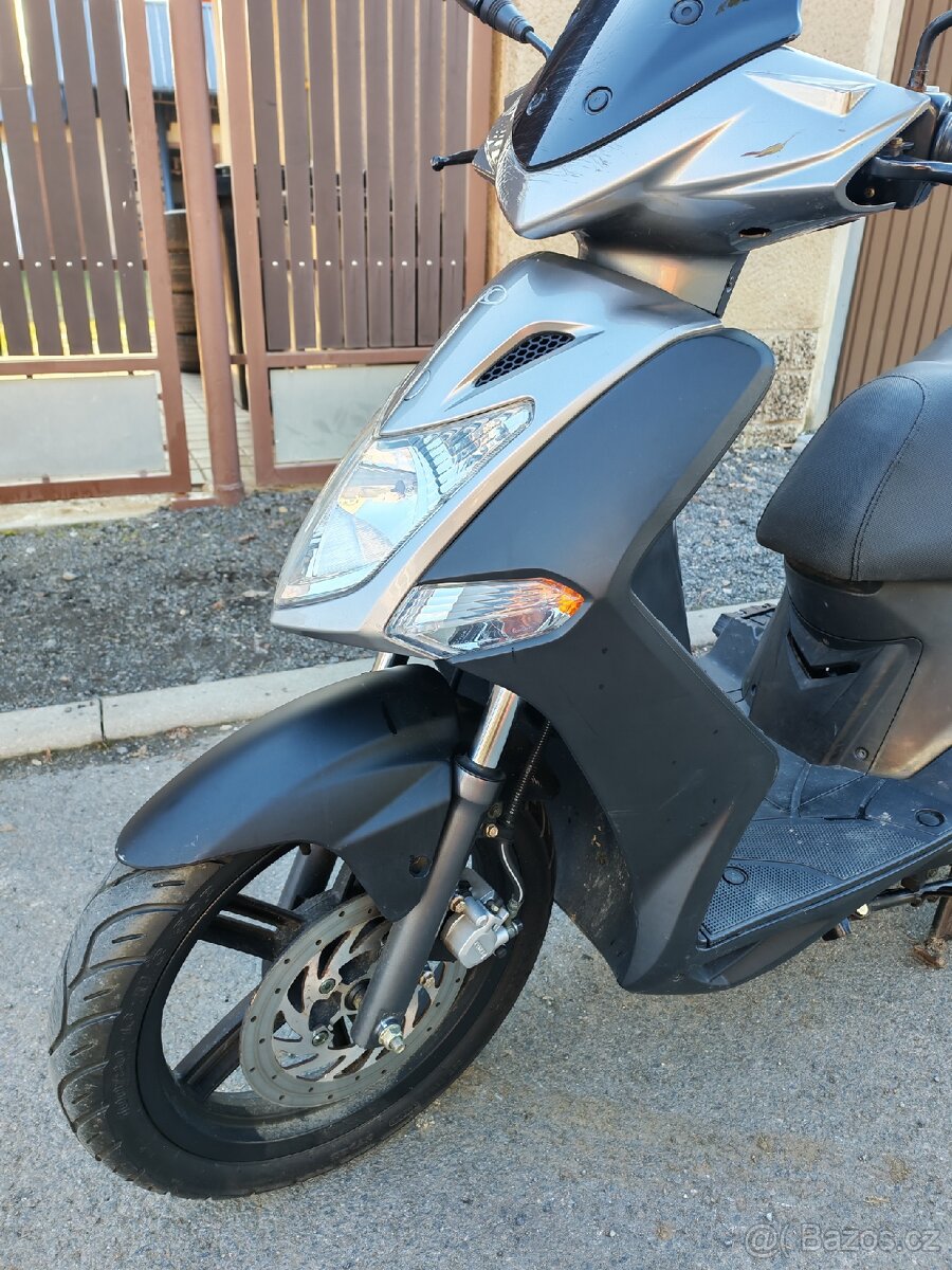 Kymco skútr - 4