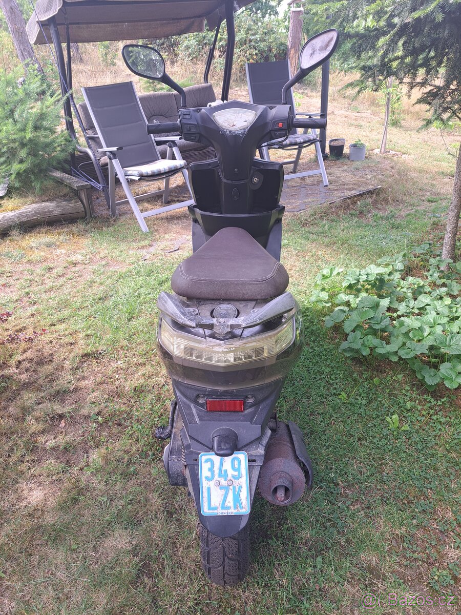 Skútr beeline 50 - 4