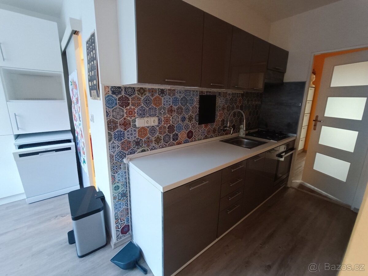 Byt 3+1, Adamov, 72 M2, dva balkony, sklepní kóje - 4