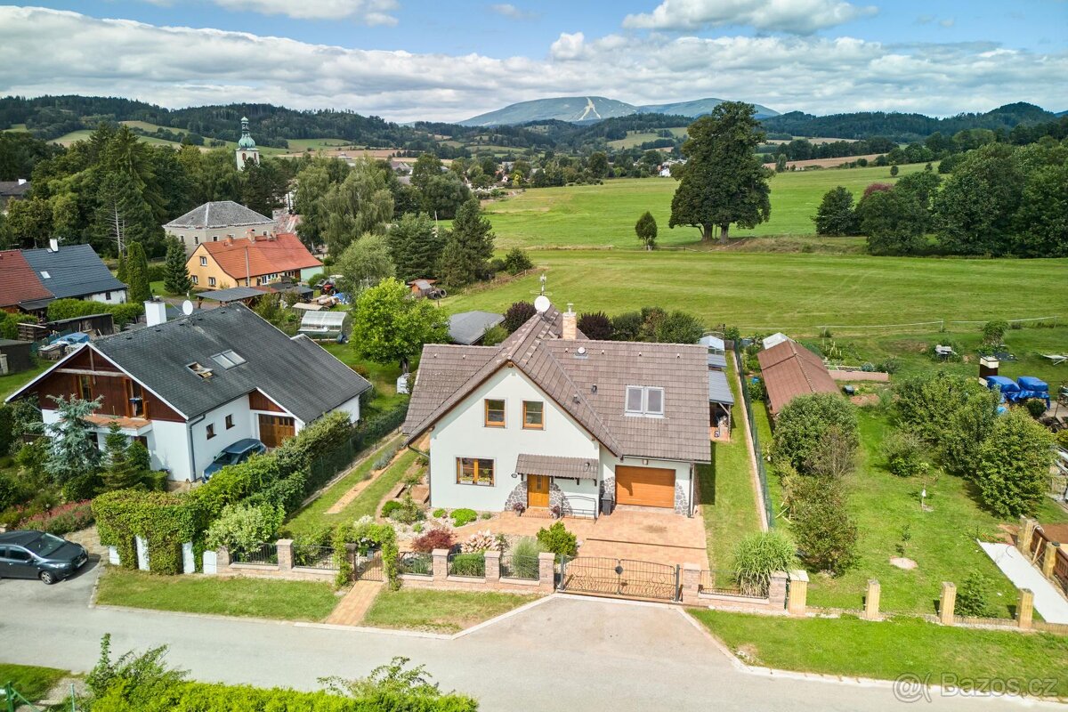 Prodej rodinného domu dispozice 5+kk ve Vlčicích - 4