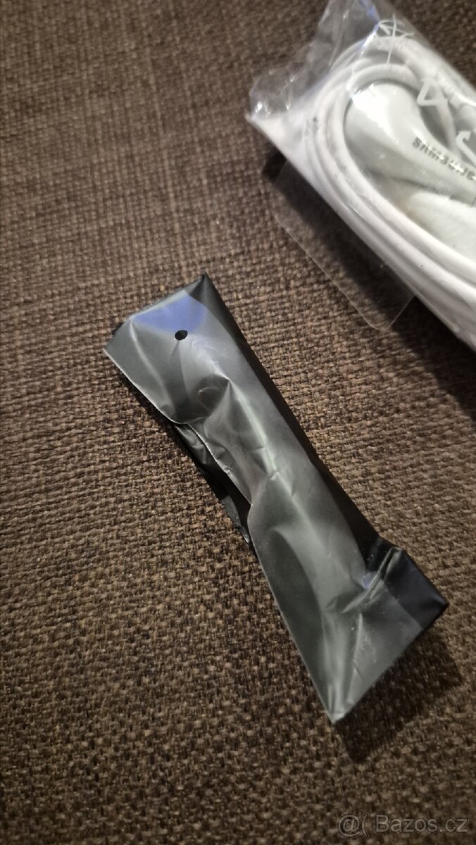 Sluchátka Samsung + sada nastavců - 4